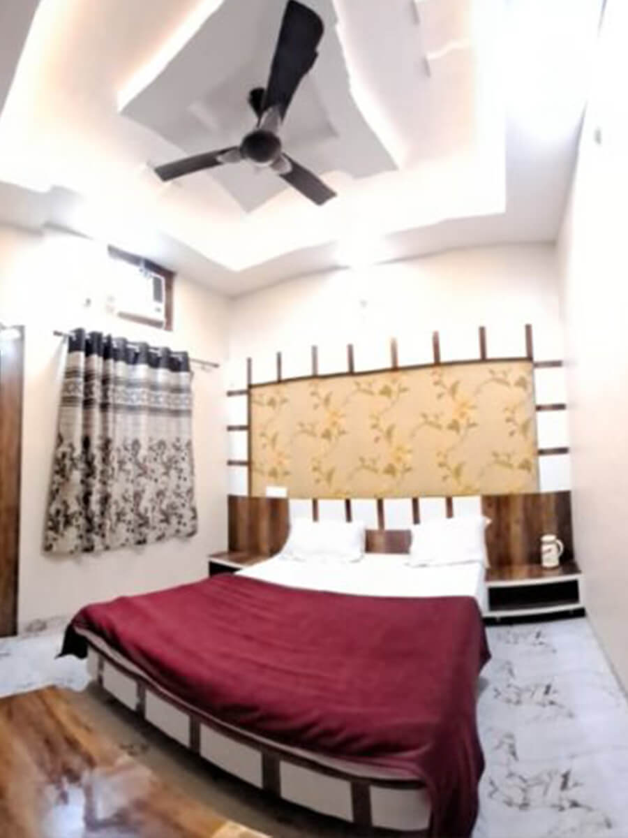 Hotel Rocks Place room in Bhedaghat